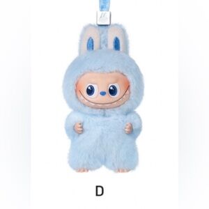 (NEW IN BOX) labubu pin for love - “D”